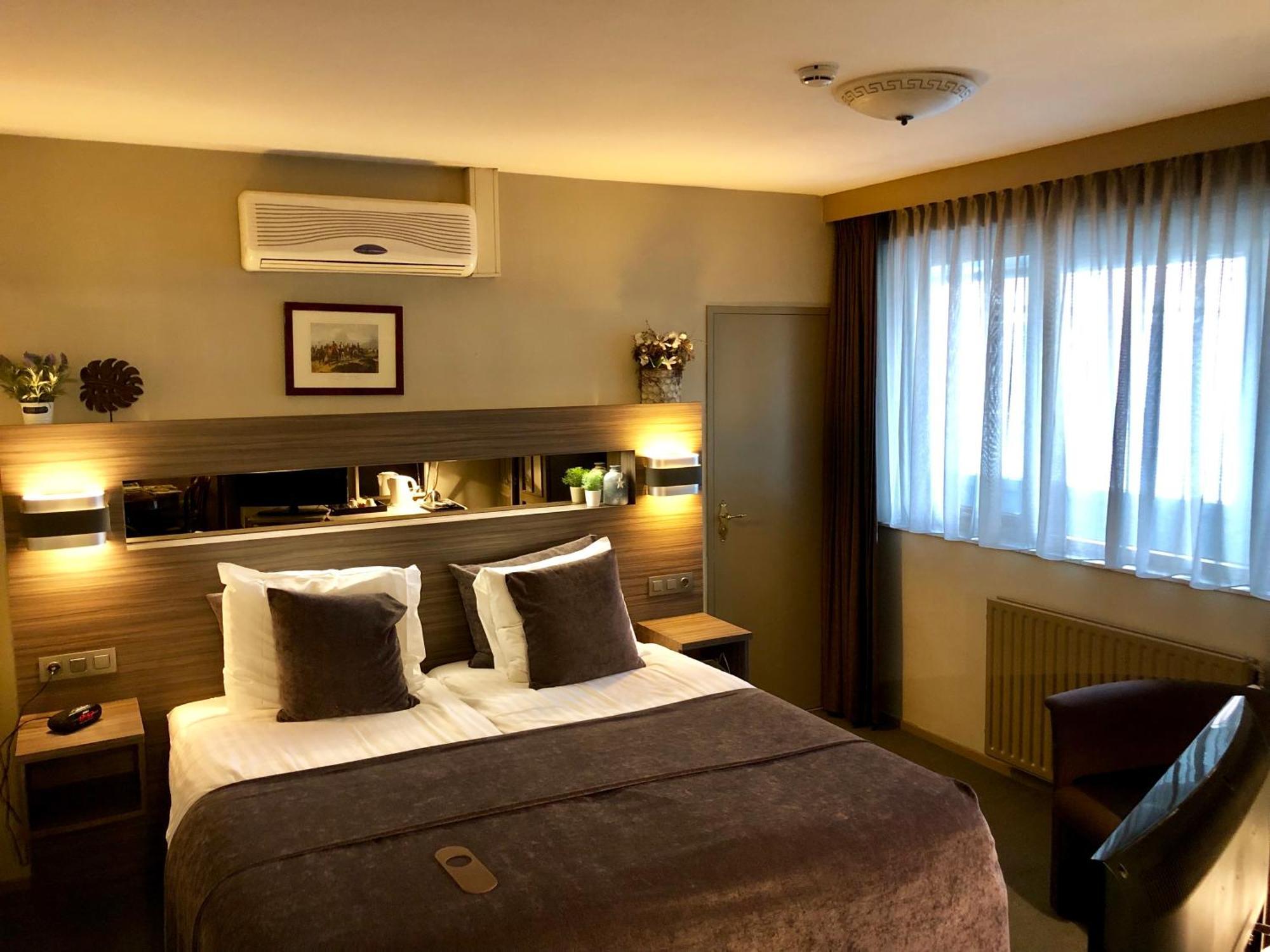 Grand Cafe Hotel De Bourgondier Bergen op Zoom Exteriér fotografie